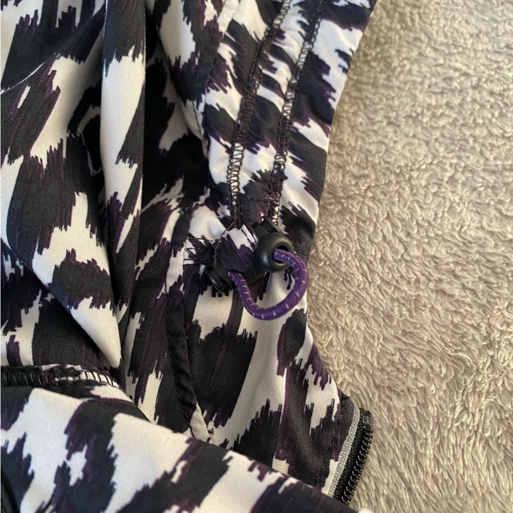 lululemon athletica Black and White Patterned Hoodie Jacket - Picture 10 of 13
